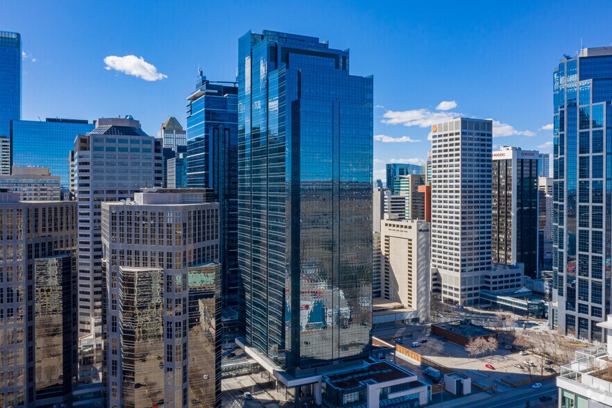 215 2nd St SW, Calgary, AB à louer - Photo de l’immeuble – Image 3 sur 8