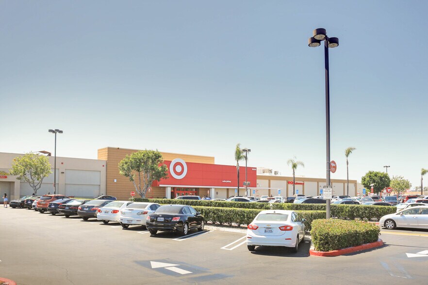 13831-13861 Brookhurst St, Garden Grove, CA à louer - Photo de l’immeuble – Image 3 sur 4