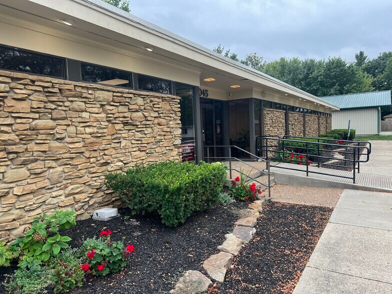3045 S Meridian St, Indianapolis, IN à louer - Photo de l’immeuble – Image 2 sur 9