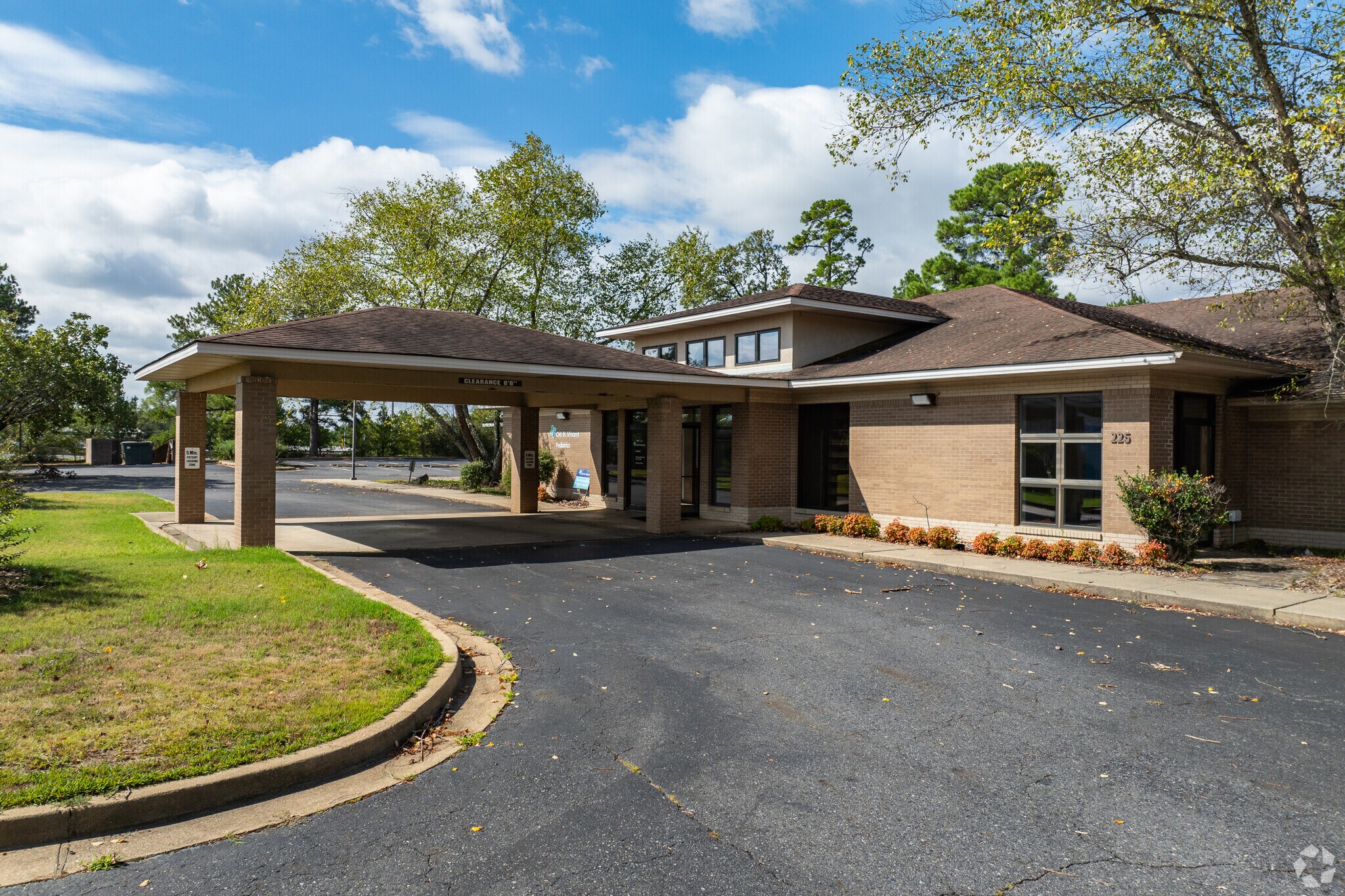 225 McAuley Ct, Hot Springs, AR à louer Photo principale– Image 1 sur 14