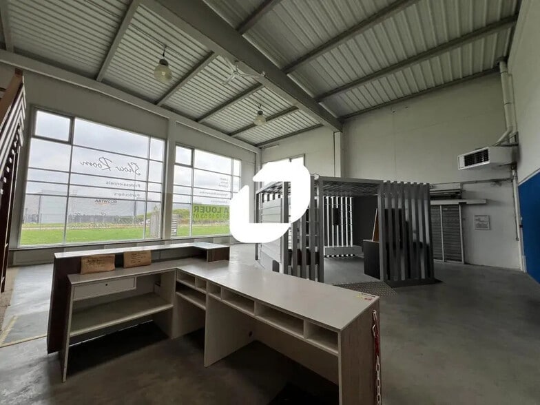 Bureau dans Hallennes-lez-Haubourdin à louer - Photo de l’immeuble – Image 2 sur 9