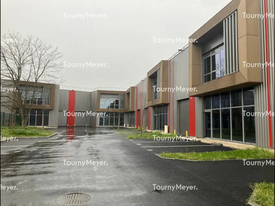 Local d’activités dans Tresses à louer Photo de l’immeuble– Image 1 sur 9