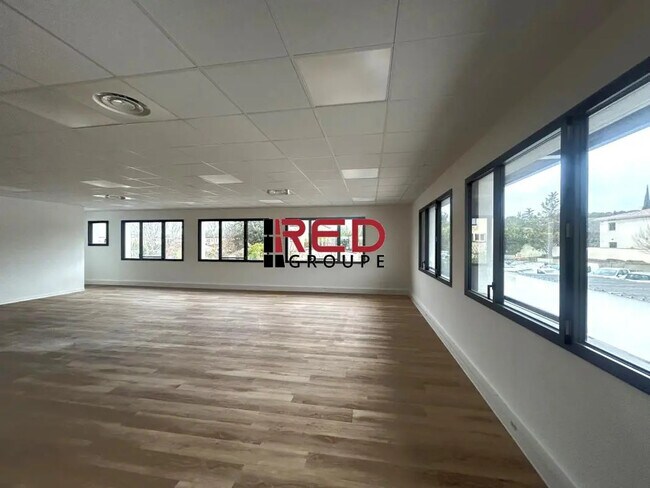 Plus de détails pour 480 Route De Berre, Éguilles - Bureau à vendre