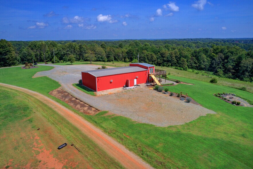 1426 Peter Mabe Rd, Danbury, NC à vendre - Photo de l’immeuble – Image 3 sur 22