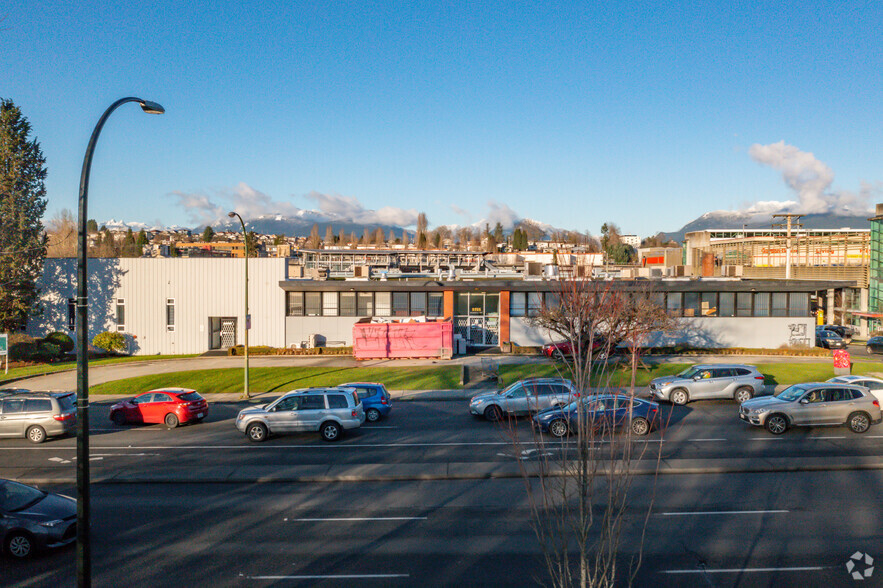 3355 Grandview Hwy, Vancouver, BC à louer - Photo principale – Image 1 sur 7