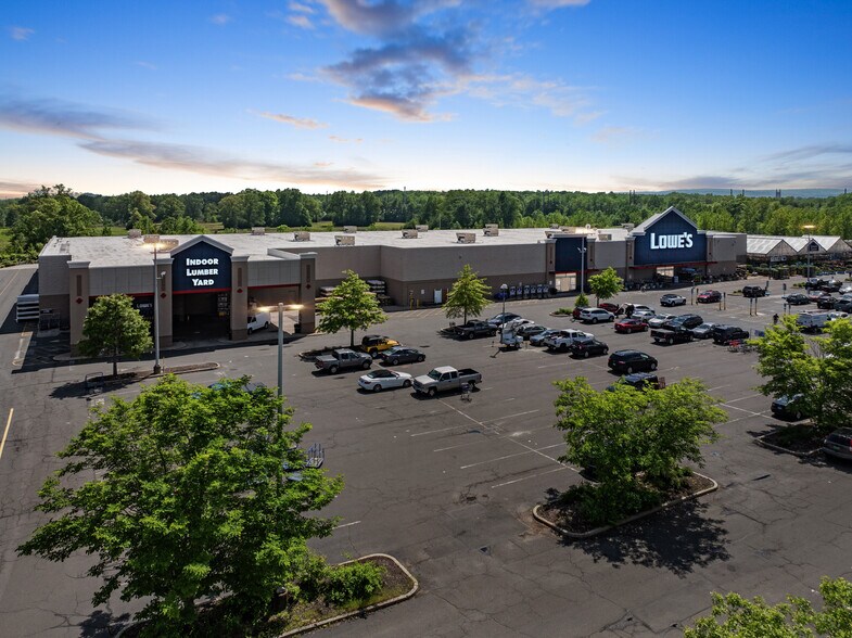 271-421 Cottage Grove Rd, Bloomfield, CT à louer - Photo de l’immeuble – Image 1 sur 17