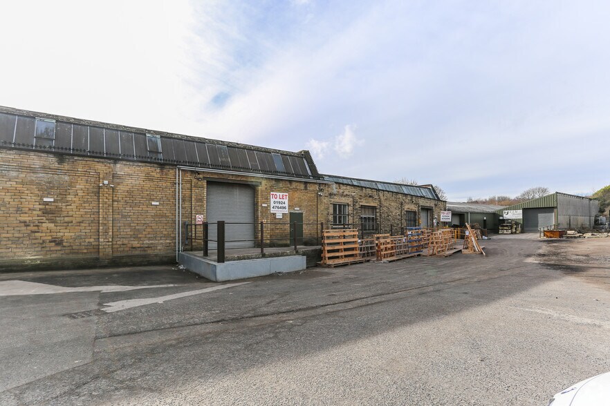 Huddersfield Rd Rd, Mirfield à vendre - Photo de l’immeuble – Image 3 sur 5