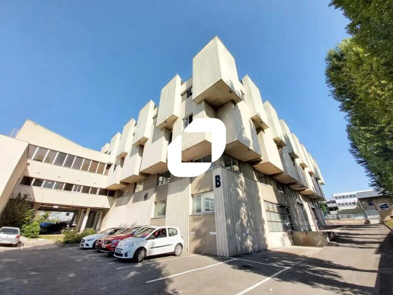 Bureau dans Chilly-Mazarin à louer - Photo de l’immeuble – Image 1 sur 9