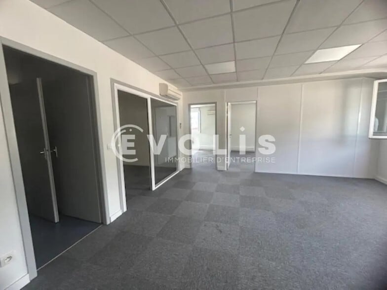 Bureau dans Crolles à louer - Photo de l’immeuble – Image 3 sur 5