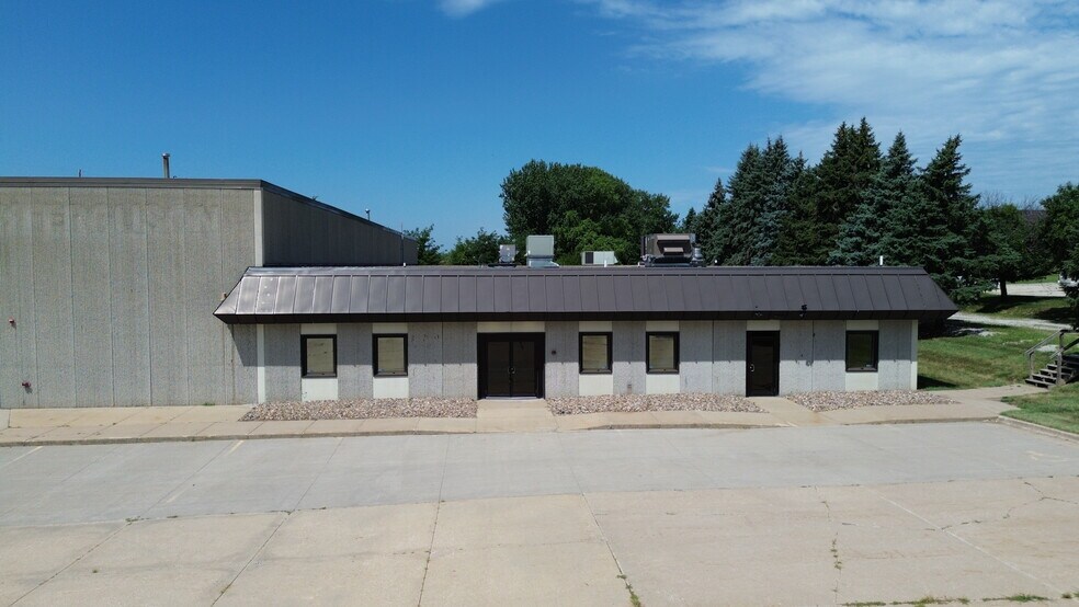 2134 NW 108th St, Clive, IA à louer - Photo de l’immeuble – Image 3 sur 7
