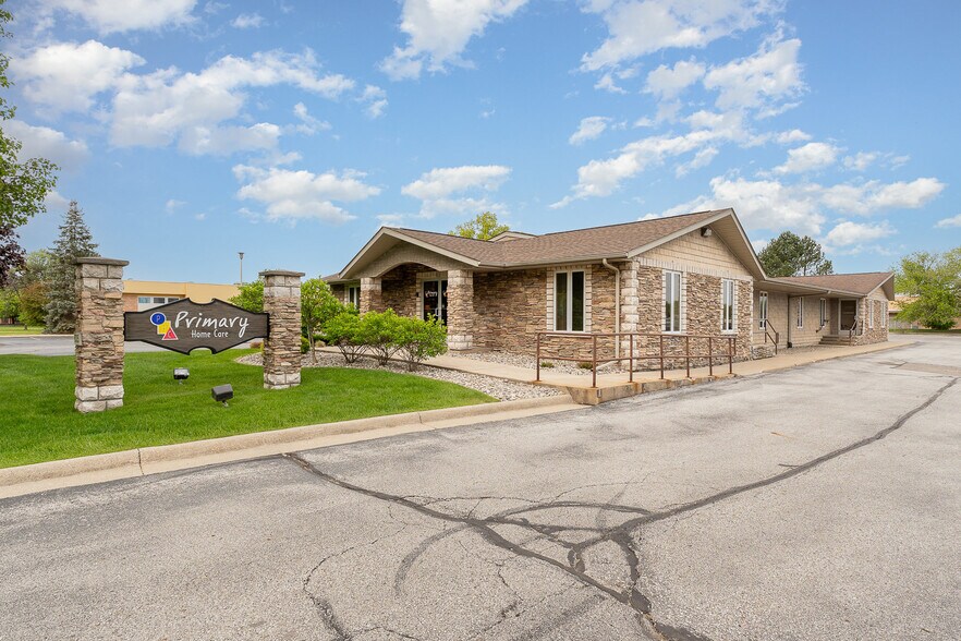 635 N Center Rd, Saginaw, MI à vendre - Photo de l’immeuble – Image 2 sur 24