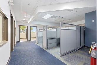 490 Centre Lake Dr NE, Palm Bay, FL à louer Photo intérieure– Image 2 sur 18