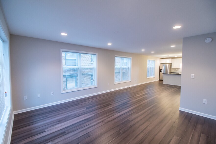 2449 Lyndale Ave S, Minneapolis, MN à vendre - Photo de l’immeuble – Image 2 sur 9