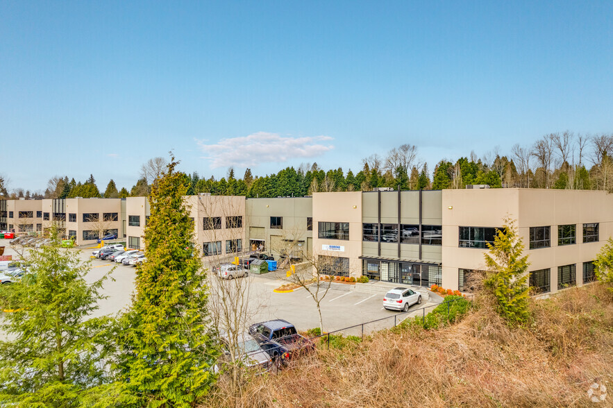 6741 Cariboo Rd, Burnaby, BC à louer - Photo principale – Image 1 sur 4