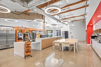 51-61 Daggett Dr, San Jose, CA à louer Photo intérieure– Image 1 sur 4