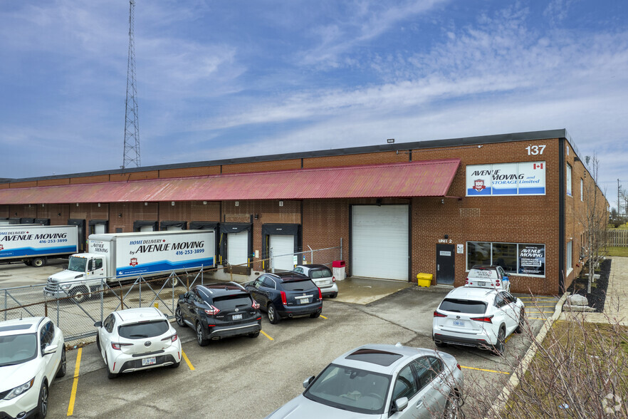 137 Horner Ave, Toronto, ON à louer - Photo de l’immeuble – Image 3 sur 5