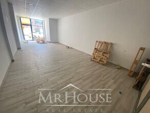 Local commercial dans Parla, Madrid à louer Photo intérieure– Image 2 sur 5