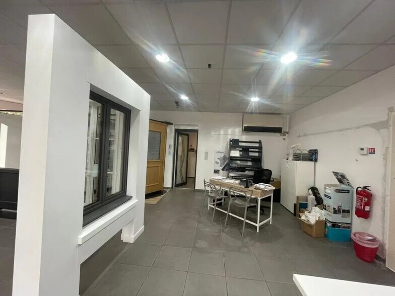 Local commercial dans Étampes à vendre - Photo de l’immeuble – Image 2 sur 7