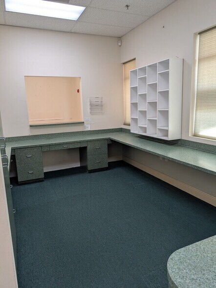 601 N Congress Ave, Delray Beach, FL à louer - Photo de l’immeuble – Image 3 sur 5