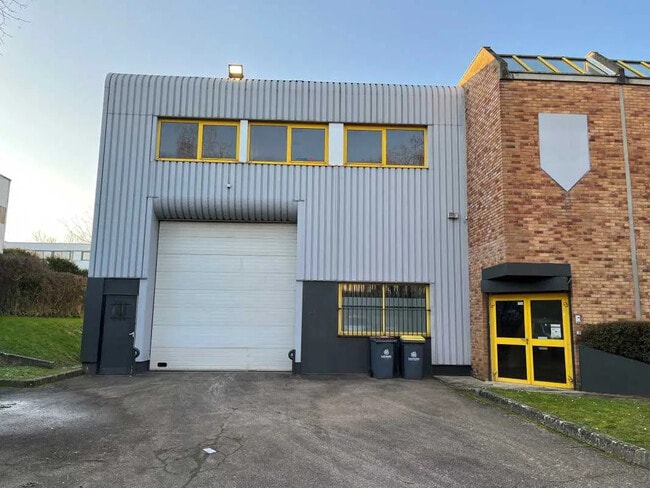 Plus de détails pour 240 Rue Helene Boucher, Buc - Local d'activités à louer