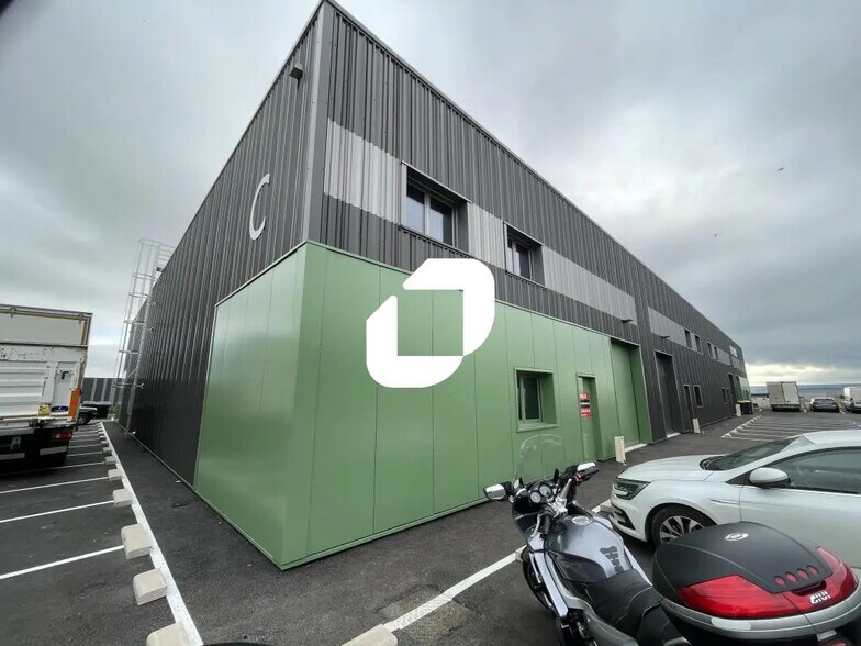 Local d’activités dans Cernay-lès-Reims à louer - Photo de l’immeuble – Image 1 sur 6