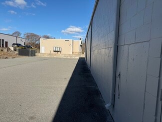 Plus de détails pour 11 Comstock Pky, Cranston, RI - Local commercial, Local d'activités à louer