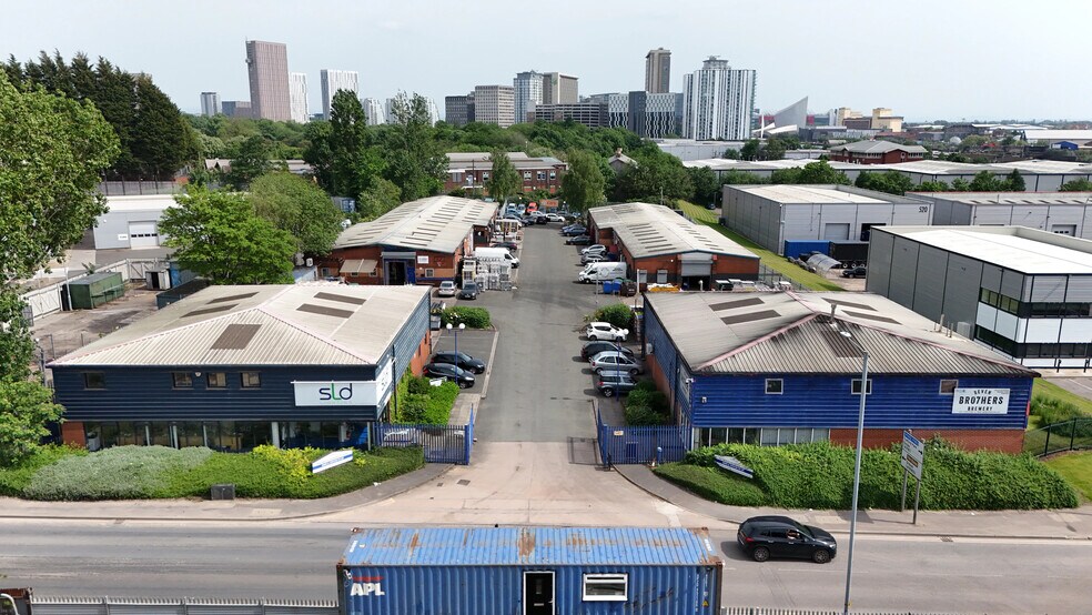 Daniel Adamson Rd, Salford à louer - Photo de l’immeuble – Image 2 sur 9