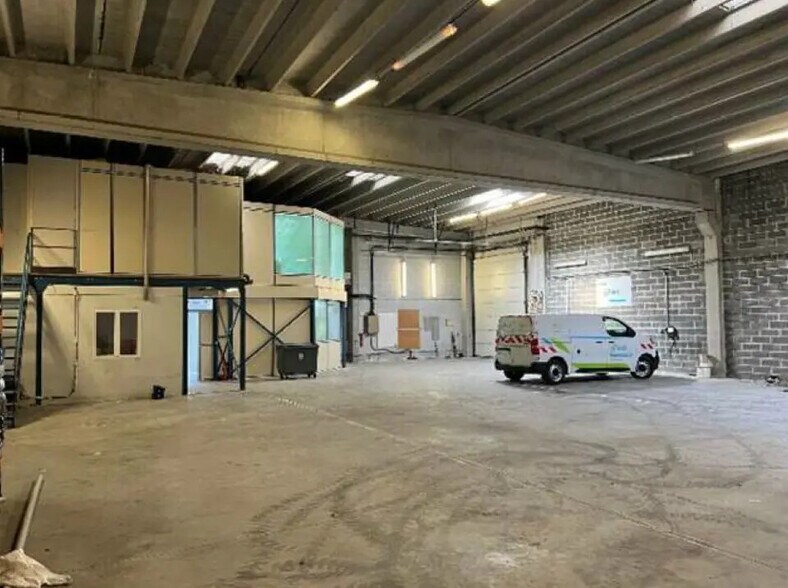 Industriel/Logistique dans Fretin à louer - Photo de l’immeuble – Image 3 sur 4