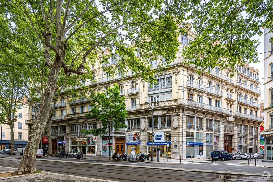 Bureau dans Lyon à vendre - Photo de l’immeuble – Image 2 sur 8
