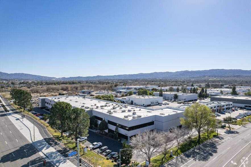 27525 Newhall Ranch Rd, Valencia, CA à louer - Aérien – Image 3 sur 4