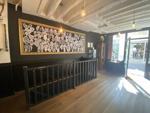 Local commercial dans Paris à louer Hall d’entrée– Image 2 sur 5