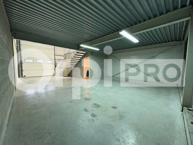 Plus de détails pour Local d'activités à louer