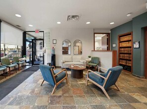 5233 49 Ave, Red Deer, AB à vendre Photo intérieure– Image 2 sur 4