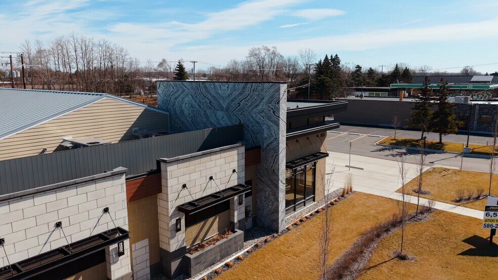 653 S Lapeer Rd, Oxford, MI à vendre - Vidéo sur l’annonce professionnelle – Image 2 sur 5