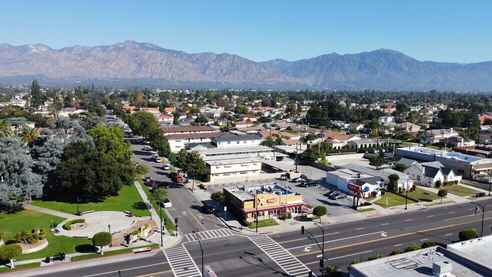 9803 Las Tunas Dr, Temple City, CA à vendre - Photo de l’immeuble – Image 2 sur 16