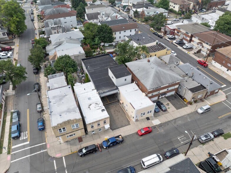 456 Walker St, Fairview, NJ à louer - Photo de l’immeuble – Image 1 sur 29