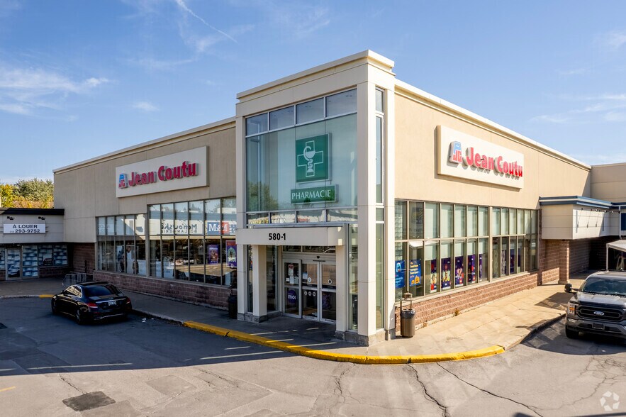 550-580 Boul Curé-Labelle, Laval, QC à louer - Photo de l’immeuble – Image 2 sur 6