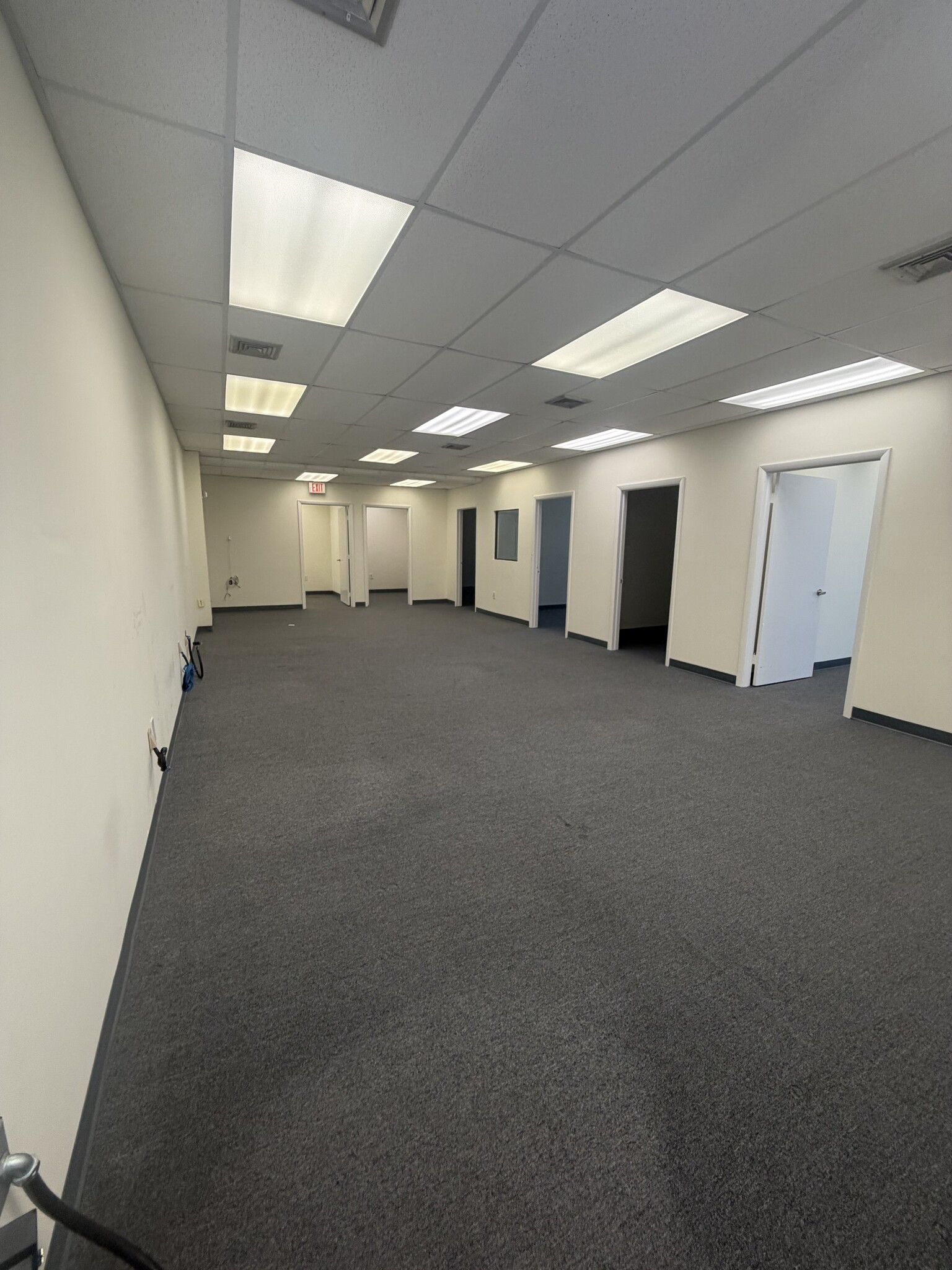 111 NW 183rd St, Miami, FL à louer Photo intérieure– Image 1 sur 6
