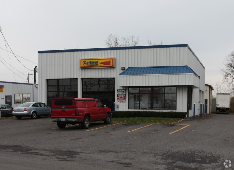 226 Bridge St, East Syracuse, NY à vendre - Photo de l’immeuble – Image 3 sur 14