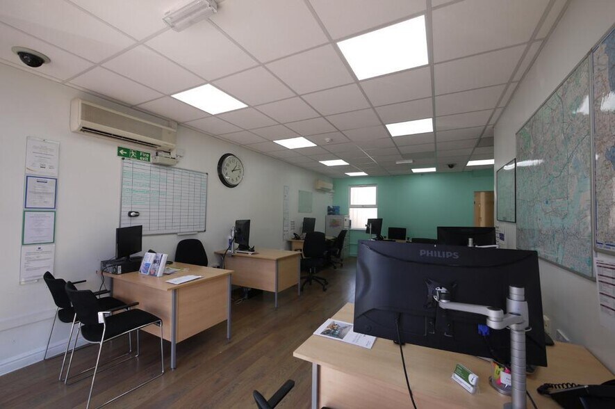265 Barking Rd, Londres à louer - Photo de l’immeuble – Image 2 sur 19