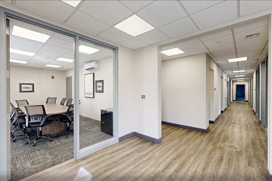 10 Kingsbridge Rd, Fairfield, NJ à louer - Numérisation 3D Matterport – Image 3 sur 24