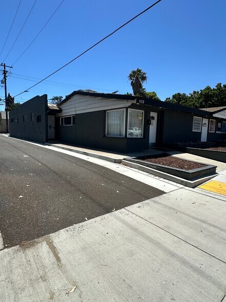1113 S Main St, Corona, CA à louer - Photo de l’immeuble – Image 3 sur 4