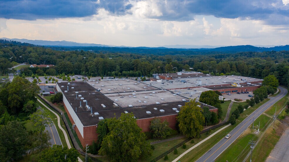 128 Bingham Rd, Asheville, NC à louer - Photo de l’immeuble – Image 3 sur 17