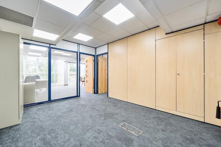 23-25 Bridge St, Pinner à vendre - Photo de l’immeuble – Image 3 sur 36