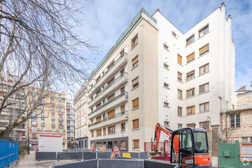 Immeuble residentiel dans Paris à vendre - Photo principale – Image 1 sur 2