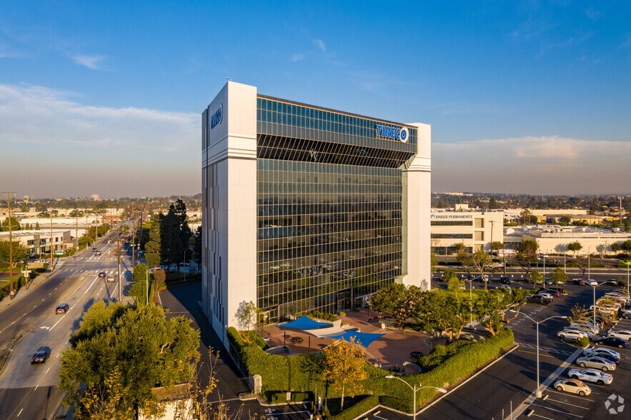 500 W 190th St, Gardena, CA à louer - Photo de l’immeuble – Image 2 sur 6