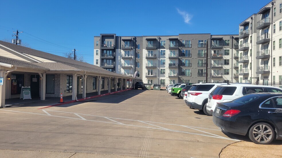 6104 S 1st St, Austin, TX à louer - Photo de l’immeuble – Image 2 sur 8