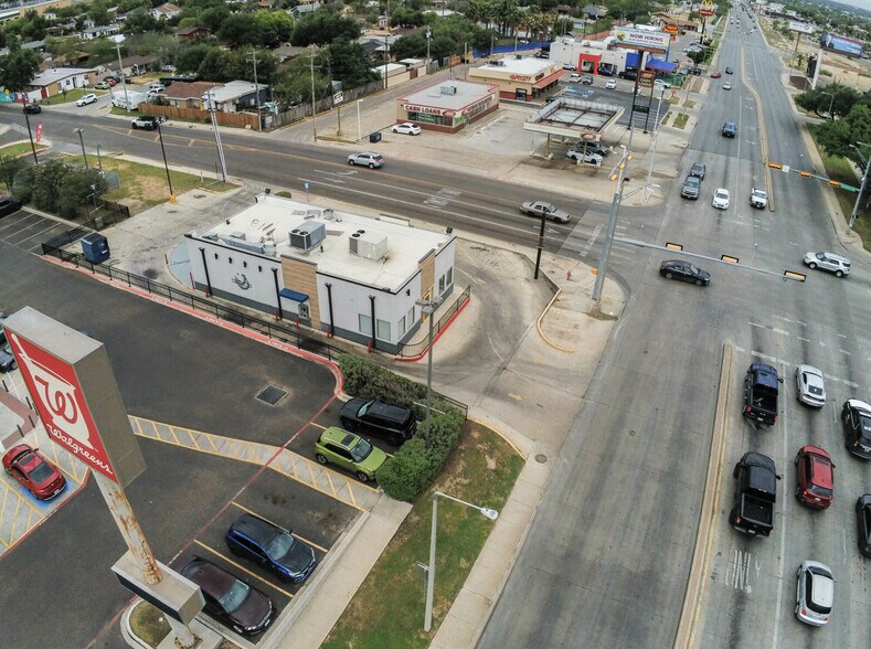 2201 E Saunders St, Laredo, TX à vendre - Photo de l’immeuble – Image 3 sur 6