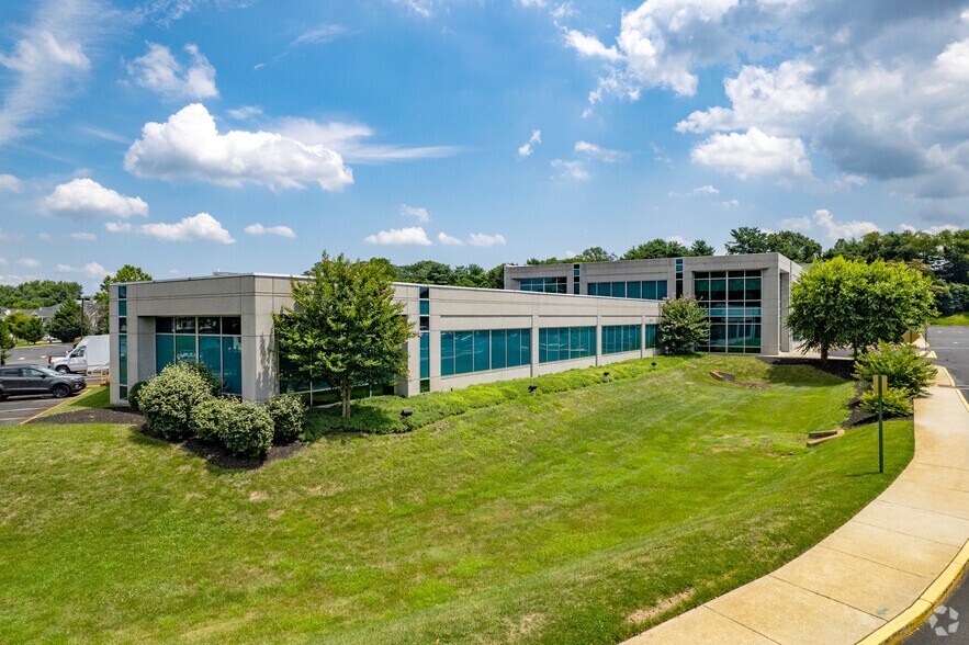 1400 Howard Blvd, Mount Laurel, NJ à louer - Photo principale – Image 1 sur 5