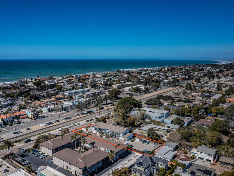 951 N Vulcan Ave, Encinitas, CA à vendre - Photo de l’immeuble – Image 2 sur 24